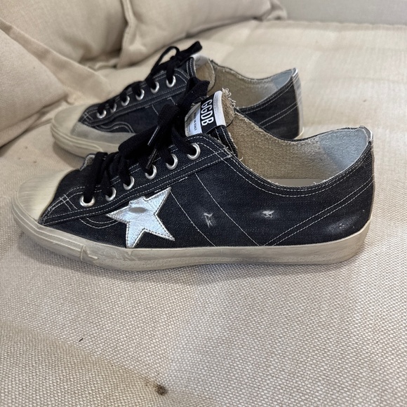 Golden Goose Sneakers. Black V Star. EU45 - Picture 1 of 4